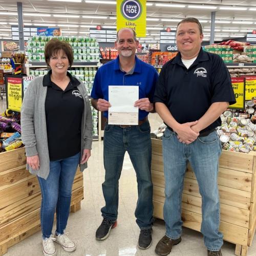 Save A Lot donates to Grateful Bread Food Pantry